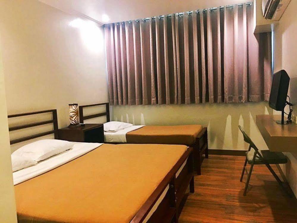 Hotel Tiffany Laoag Exteriér fotografie