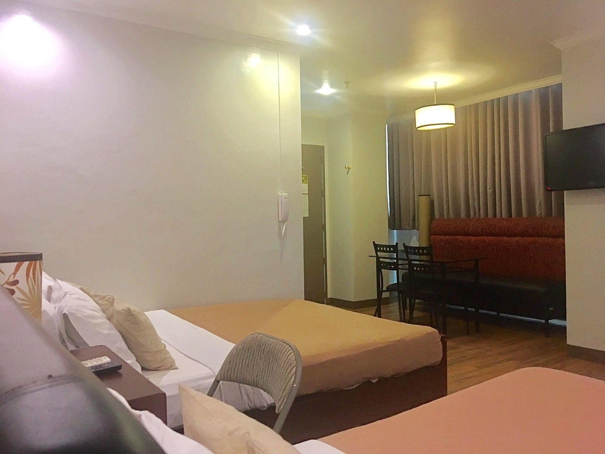Hotel Tiffany Laoag Exteriér fotografie